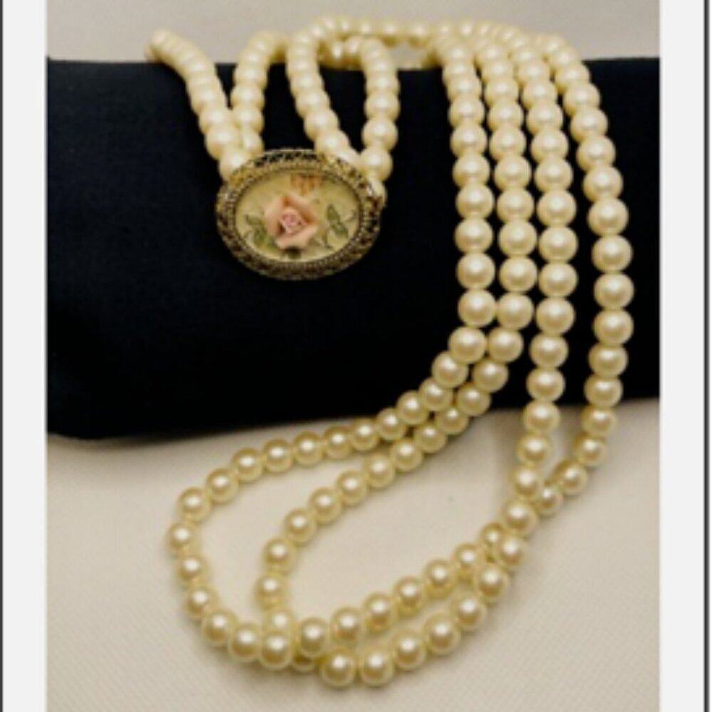 Vintage Double Strand Faux Pearl Necklace Pink Rose Cameo Style Clasp 30"